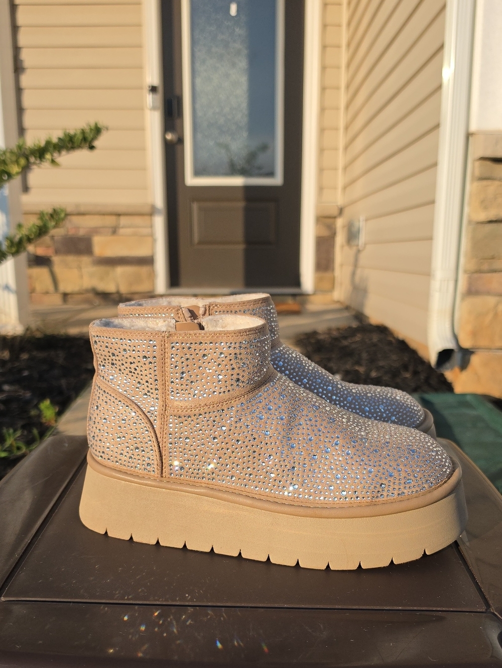 Wild Fable Womens Size 6 Platform Boots Sparkly Rhinestone Tan Cozy